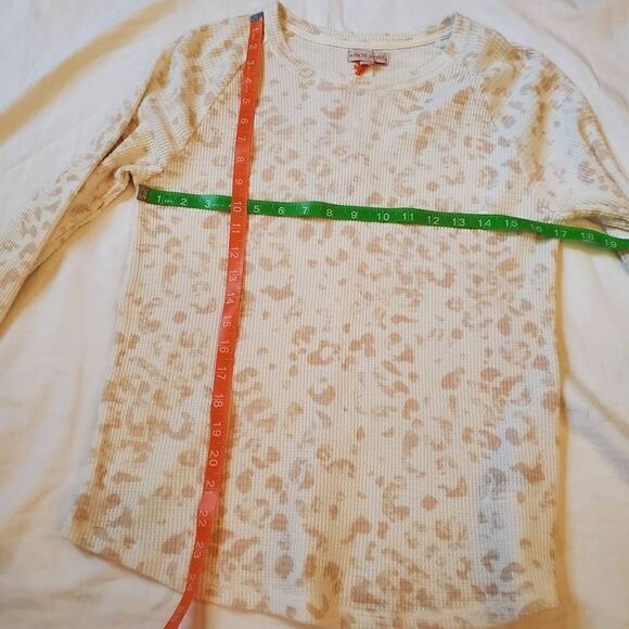 NWT Knox Rose Cream and Tan Henley Top Size Medium - Picture 6 of 12